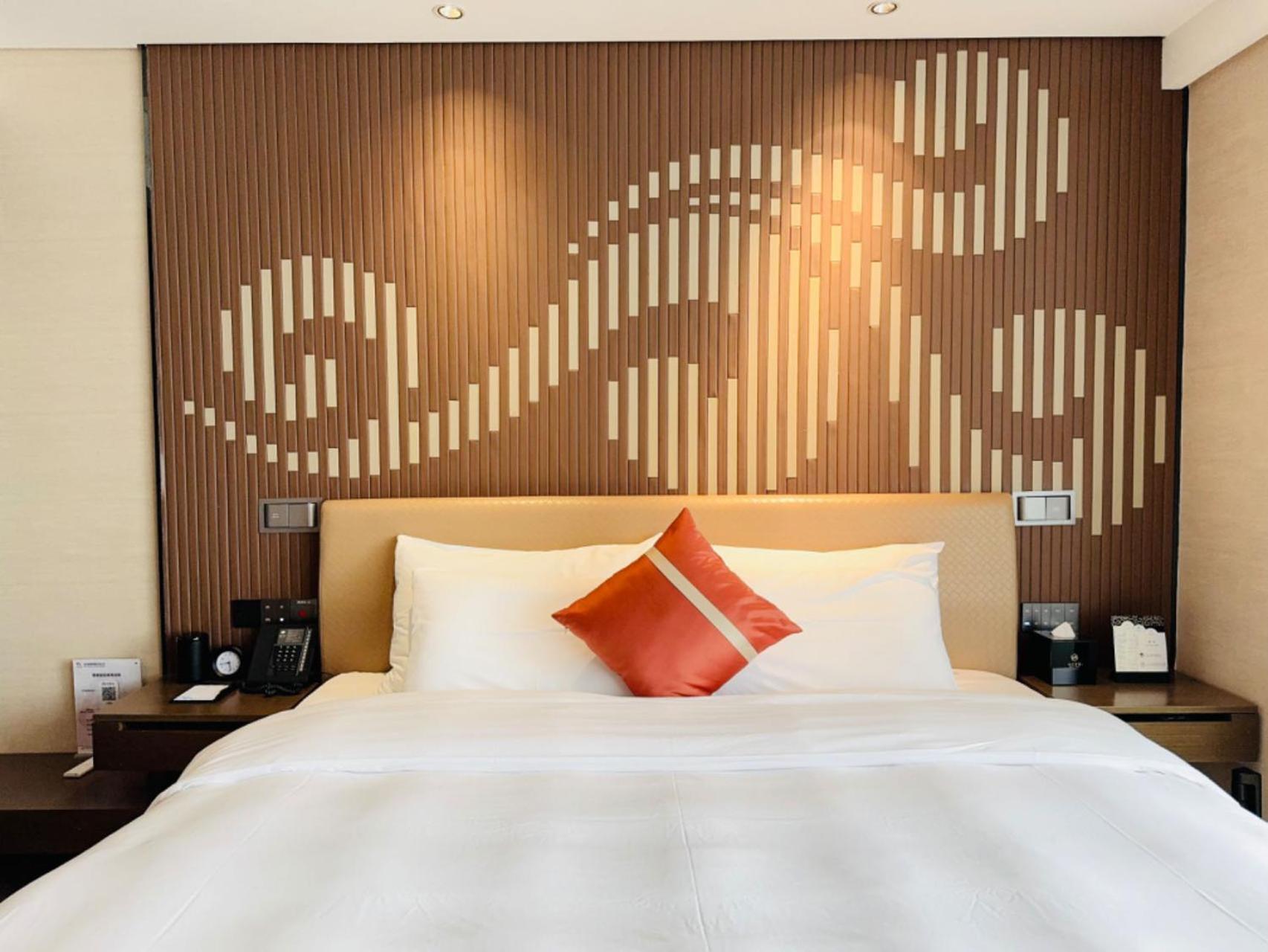 Guangzhou Baiyun Hotel Eksteriør bilde A bedroom at the hotel