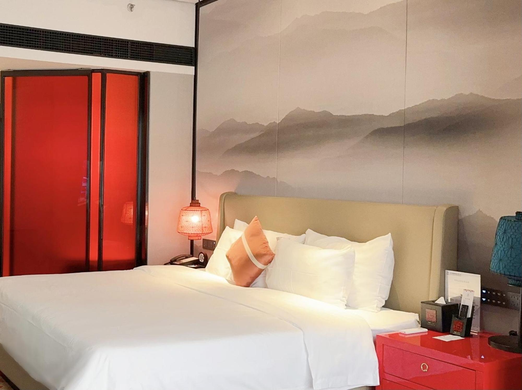Guangzhou Baiyun Hotel Eksteriør bilde A bedroom at the hotel