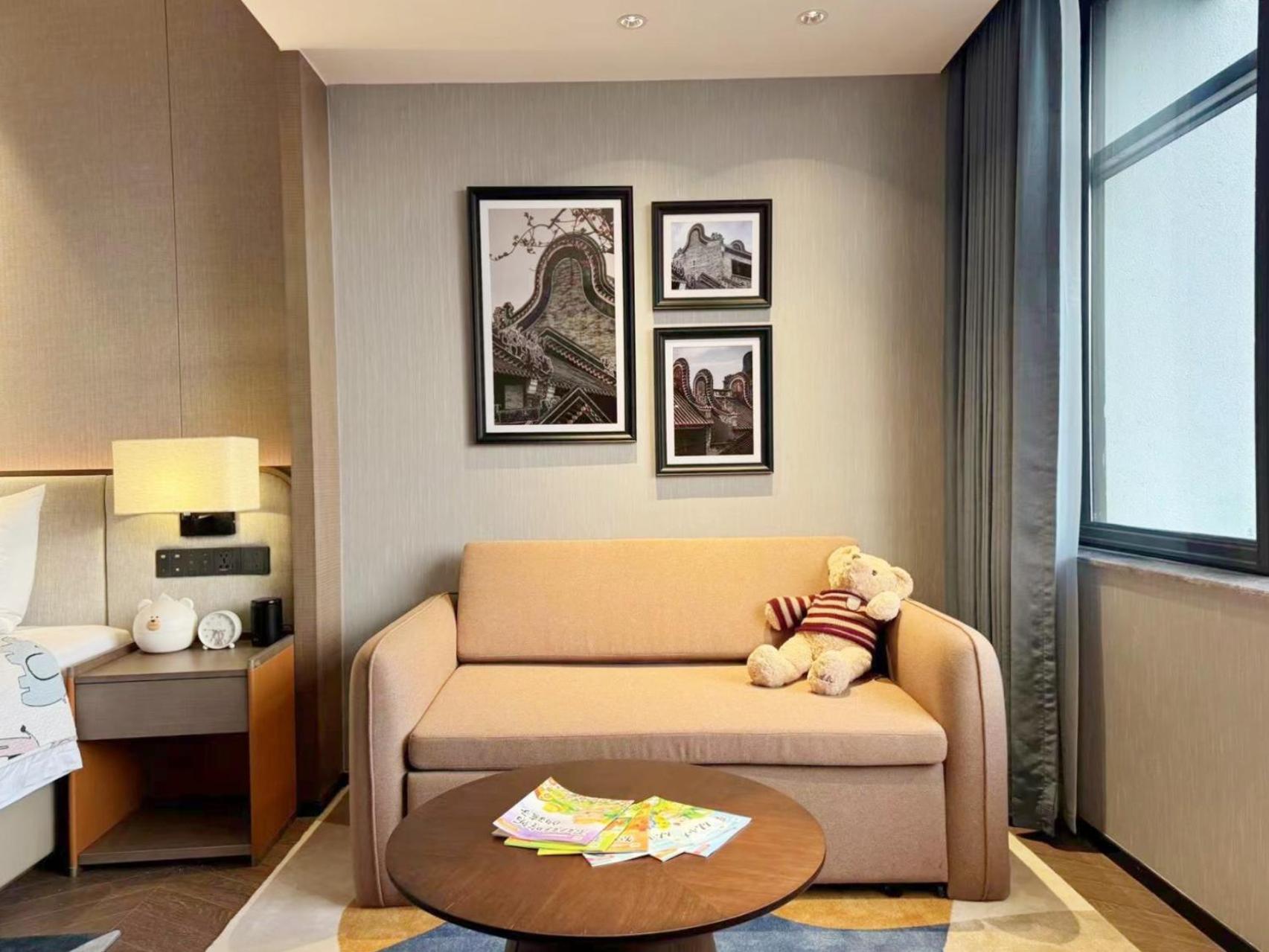 Guangzhou Baiyun Hotel Eksteriør bilde A sofa bed